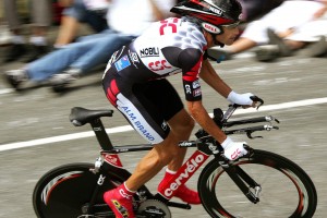 开云体育app-快船带走老鹰，F1争冠的赛道启示，团队协作如何决定最终胜负？