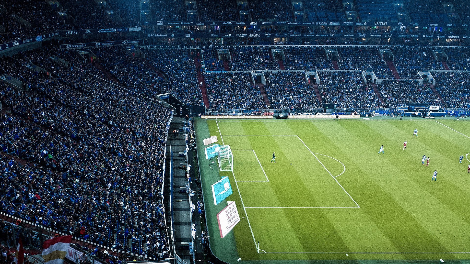 英超争冠焦点战与辽宁队击溃活塞，体育世界的双重奏