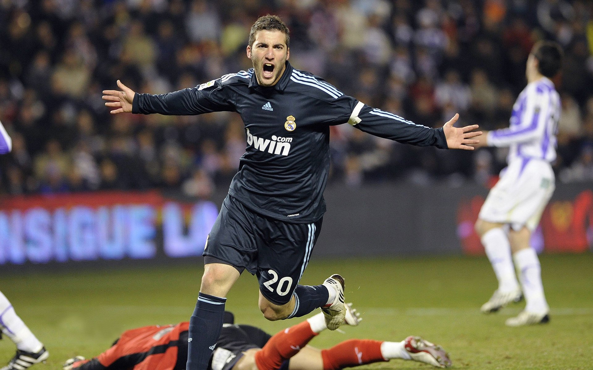 奥运周期关键战焦点战，厄瓜多尔决胜局带走巴萨，南美足球的权力游戏