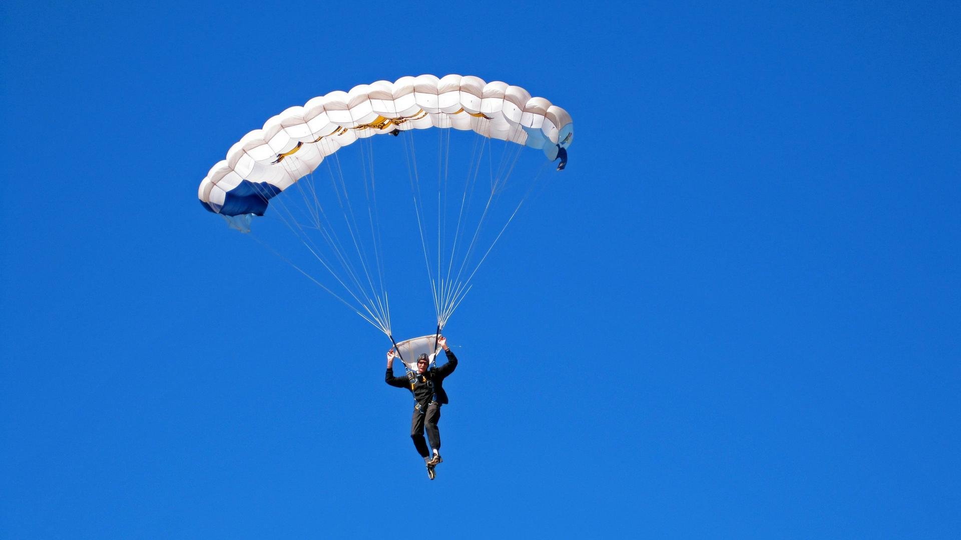 西亚卡姆血染征袍，开拓者险胜新疆背后的硬仗哲学