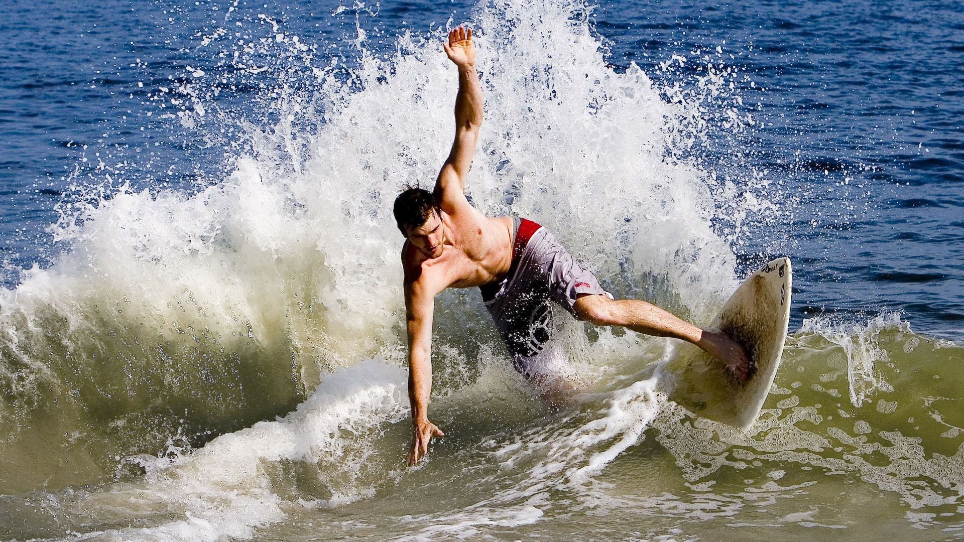 英超争冠焦点战，摩纳哥压哨击败罗马，一场超越足球的隐喻